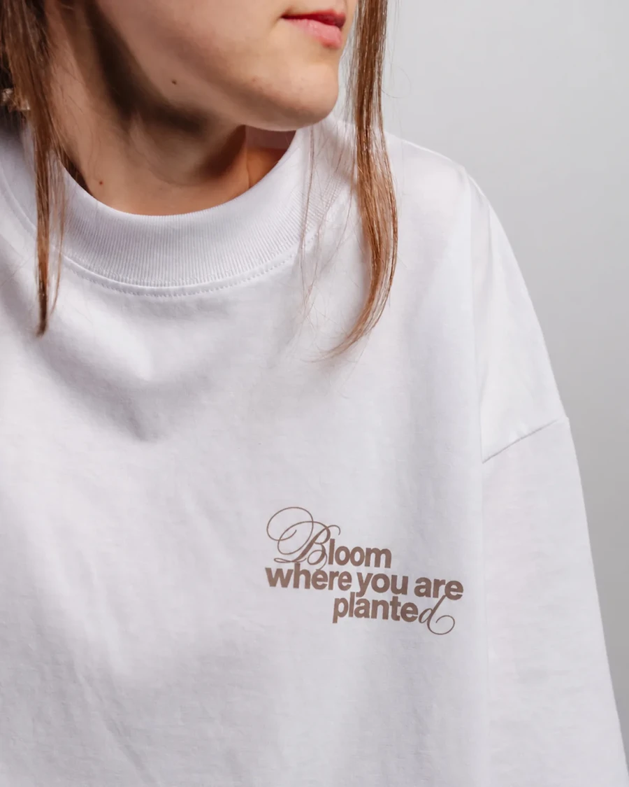 BLOOM WHERE YOU ARE PLANTED | unisex tričko – biela, hnedá potlač