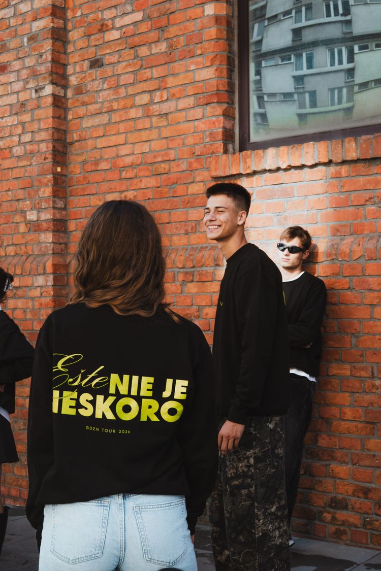 EŠTE NIE JE NESKORO | merch GODZONE TOUR 2026
