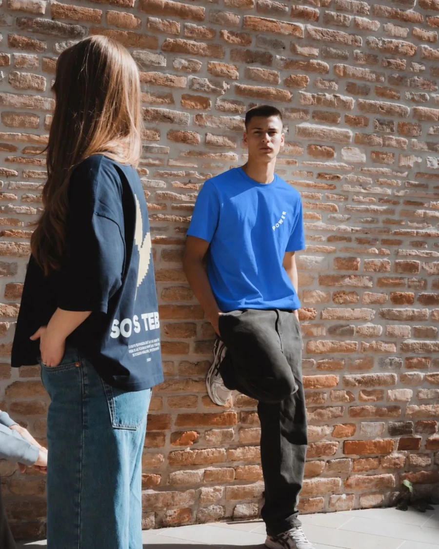 ROOTED IN GOD'S POWER - unisex tričko – jasná modrá