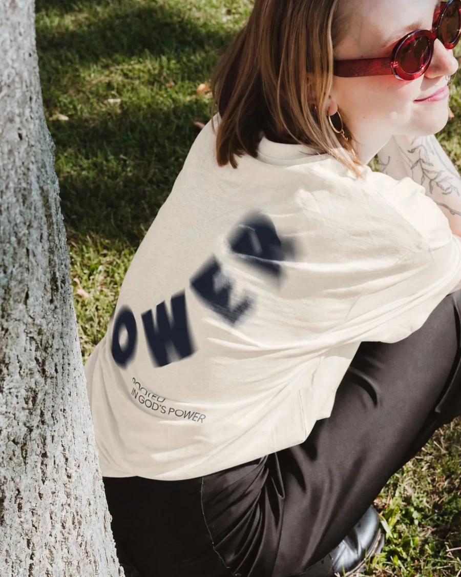 ROOTED IN GOD'S POWER - unisex tričko – prírodná