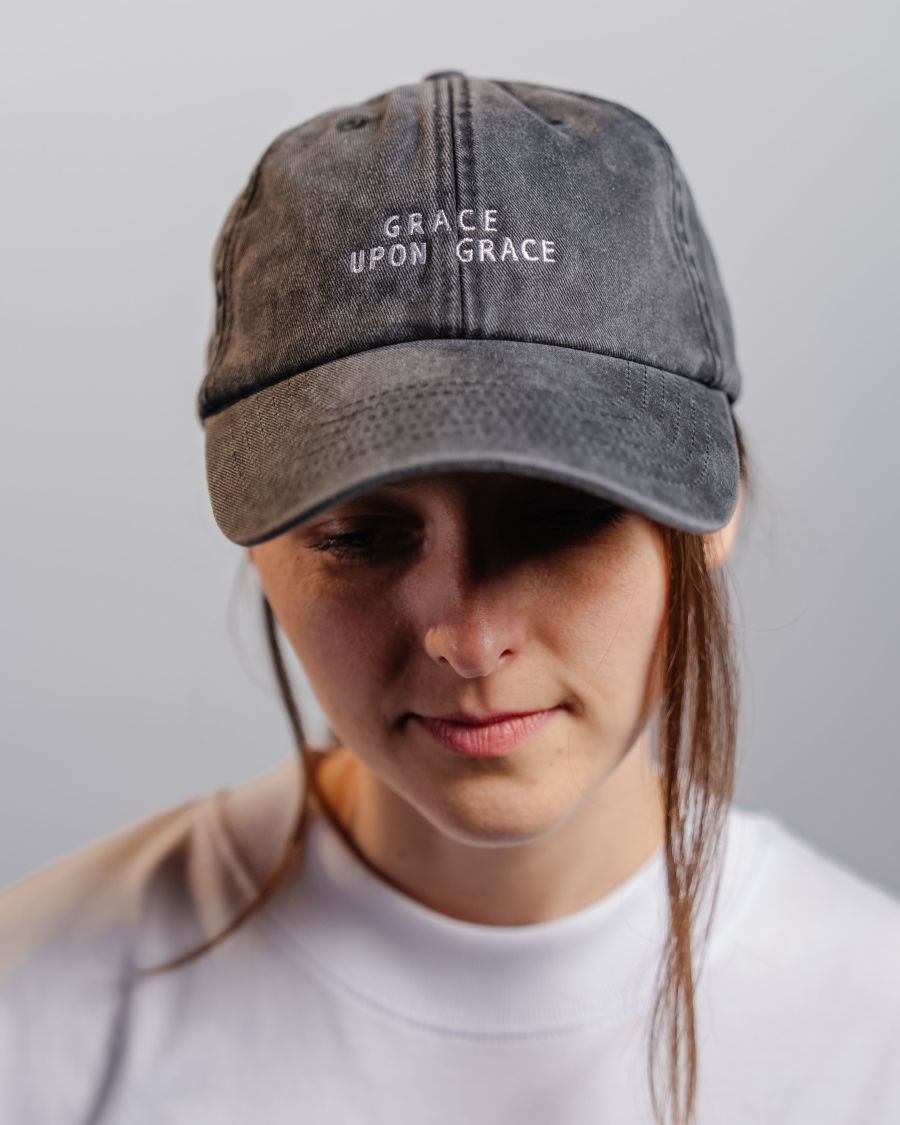 GRACE UPON GRACE | unisex šiltovka čierna