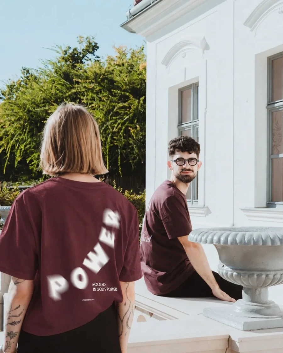 ROOTED IN GOD'S POWER - unisex tričko – tehlová
