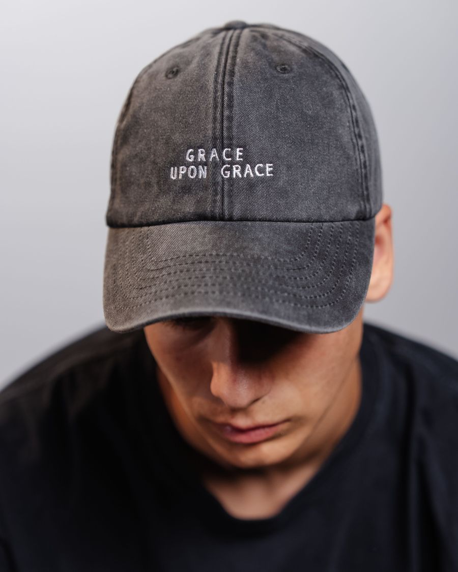 GRACE UPON GRACE | unisex šiltovka čierna