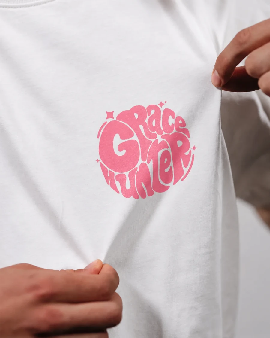 GRACE HUNTER | unisex tričko – prírodná, ružová potlač