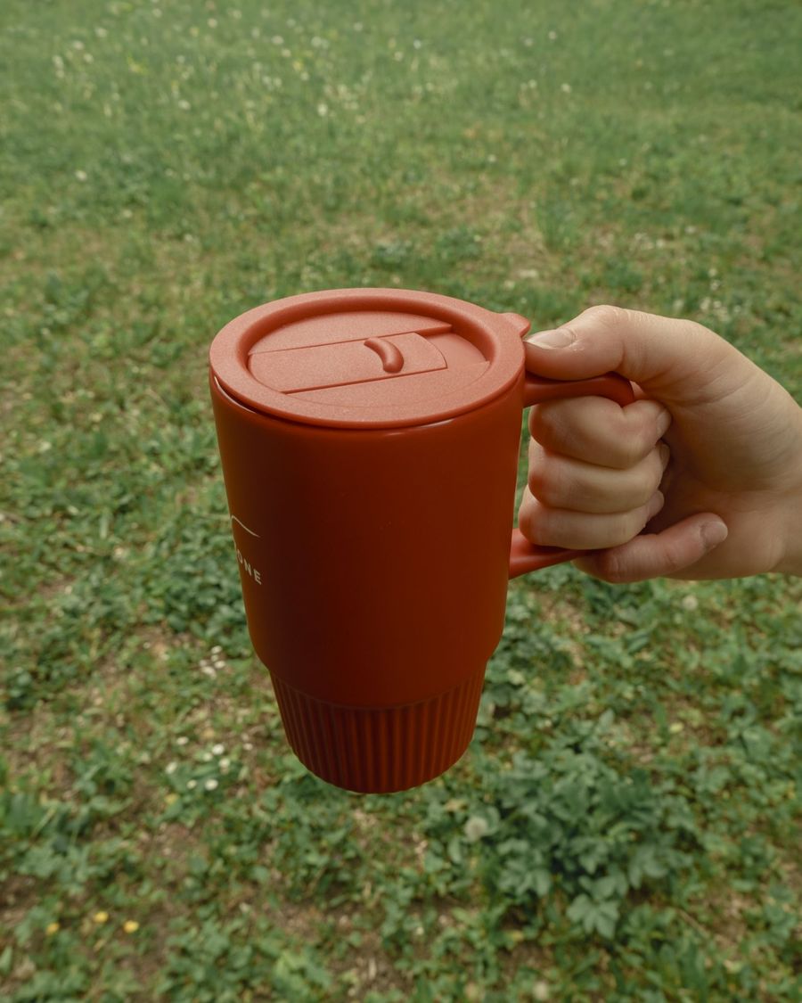 Keramický pohár s uškom | GODZONE ČERVENÝ – 420 ml