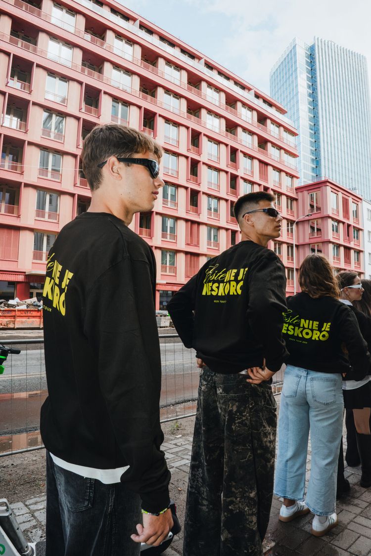 EŠTE NIE JE NESKORO | merch GODZONE TOUR 2026