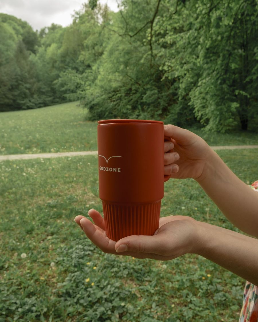 Keramický pohár s uškom | GODZONE ČERVENÝ – 420 ml