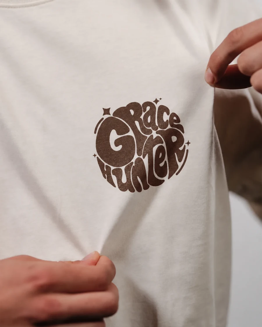 GRACE HUNTER | unisex tričko – prírodná, hnedá potlač