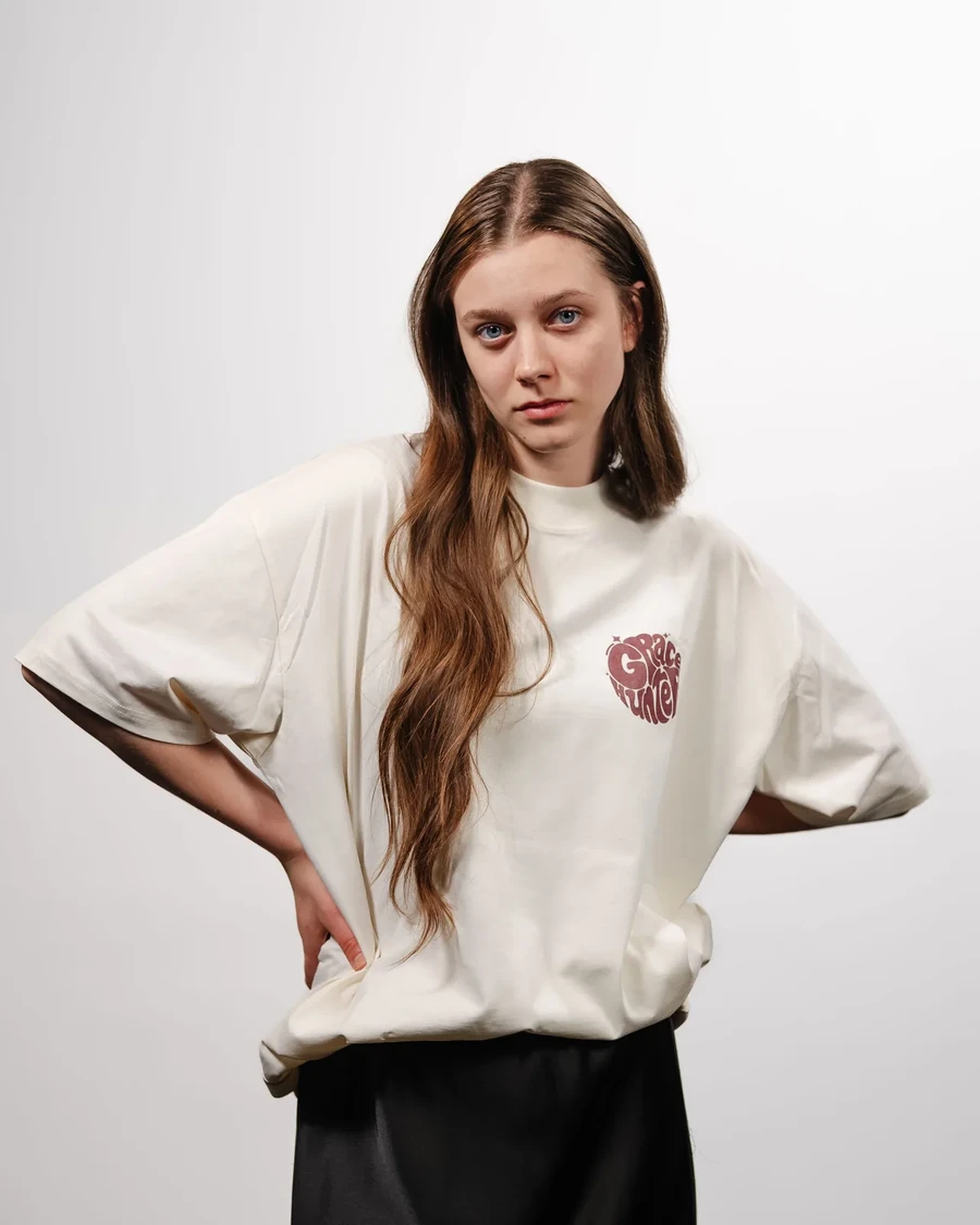 GRACE HUNTER | unisex tričko – prírodná, červená potlač