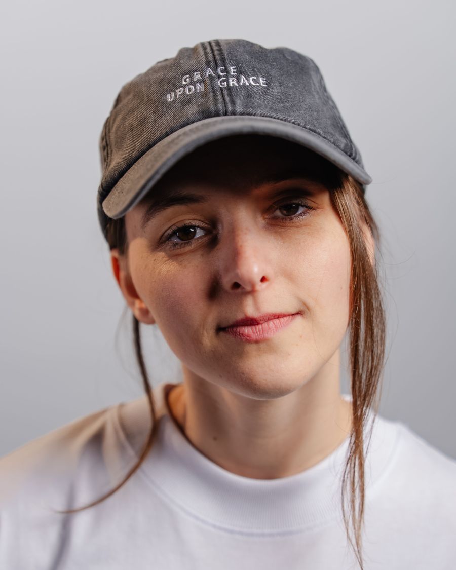 GRACE UPON GRACE | unisex šiltovka čierna